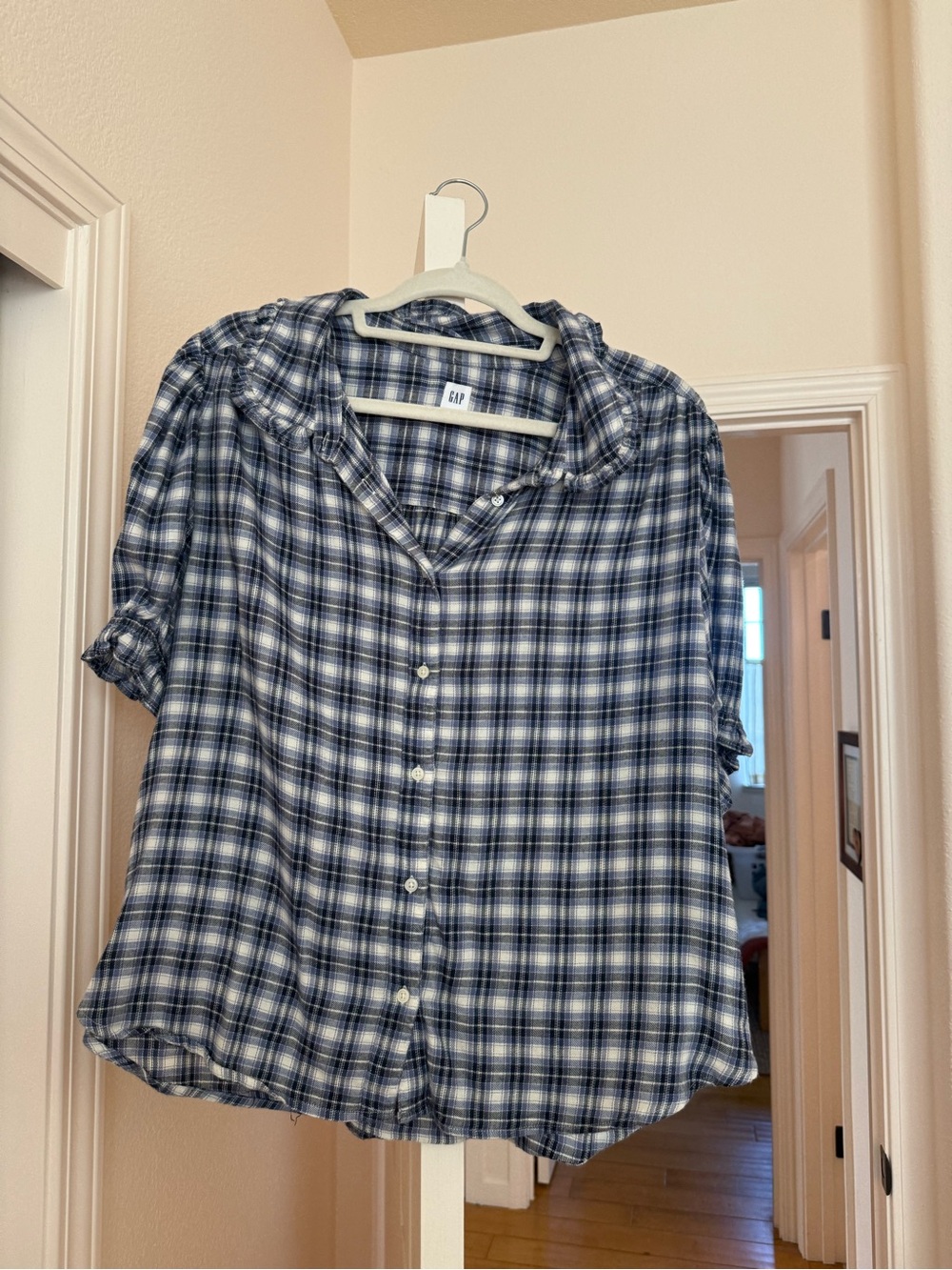 GAP Blue and White Plaid Short-Sleeve Shirt